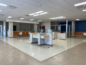 819 E Spruce St, Mitchell, SD for lease Interior Photo- Image 2 of 7