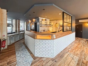 Commerce de détail dans Paris à louer Photo du bâtiment- Image 1 de 4