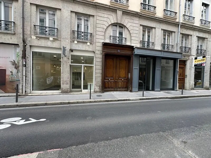 Retail in Lyon for lease Building Photo- Image 1 of 7
