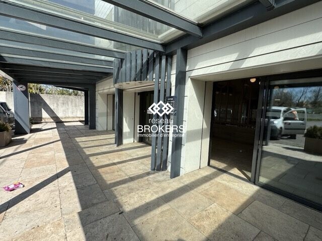 Retail in L Isle Sur La Sorgue for lease - Building Photo - Image 1 of 8
