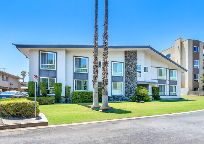 More details for 13000 Valleyheart Dr, Studio City, CA - Multifamily for Sale