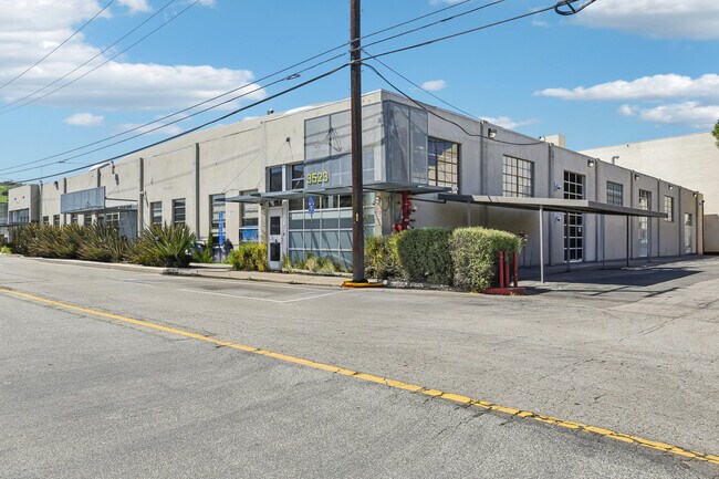 Plus de détails pour 3523-3525 Eastham Dr, Culver City, CA - Bureau, Local d'activités à louer