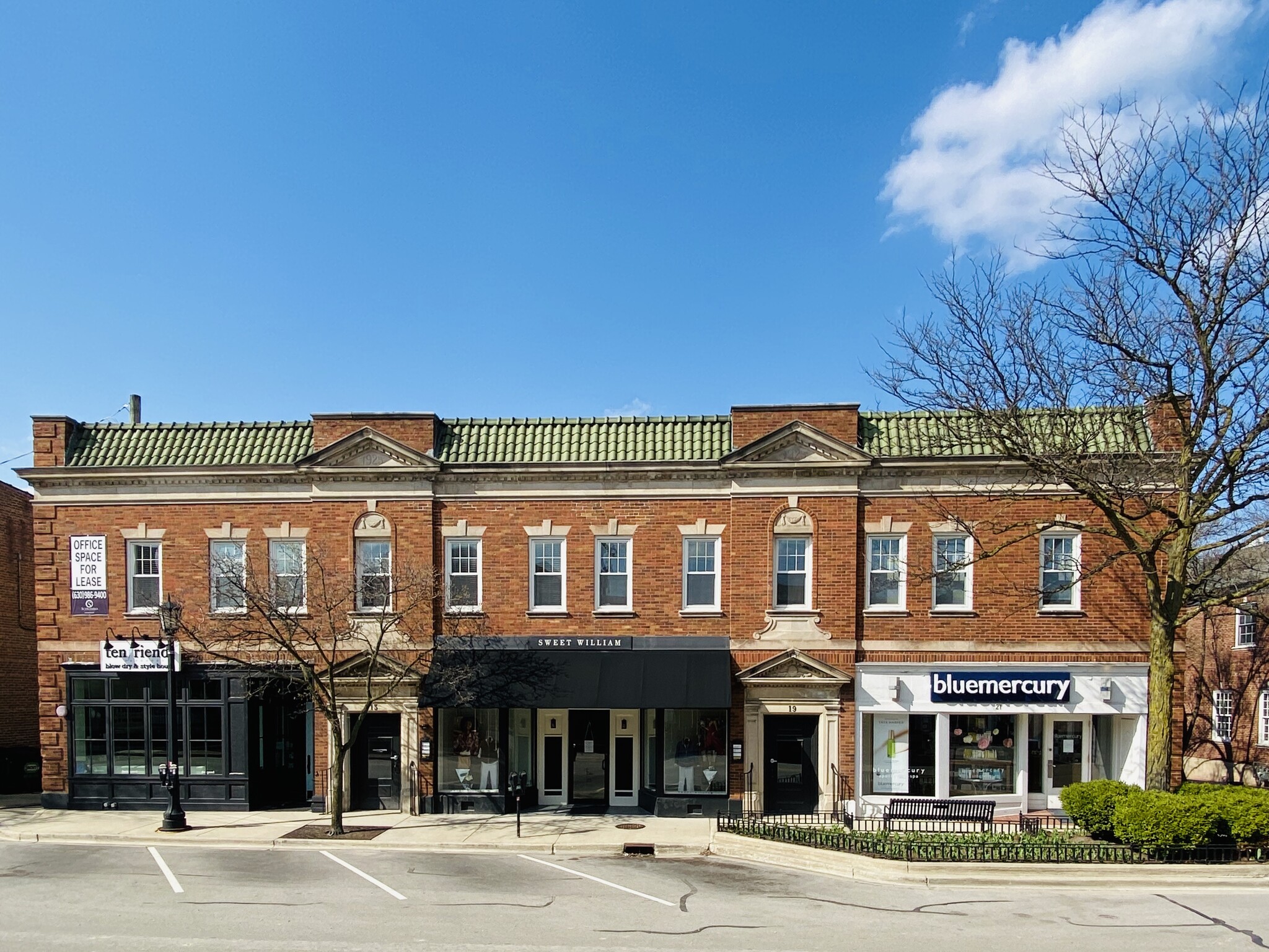 11-21 E 1st St, Hinsdale, IL à louer Photo du bâtiment- Image 1 de 2