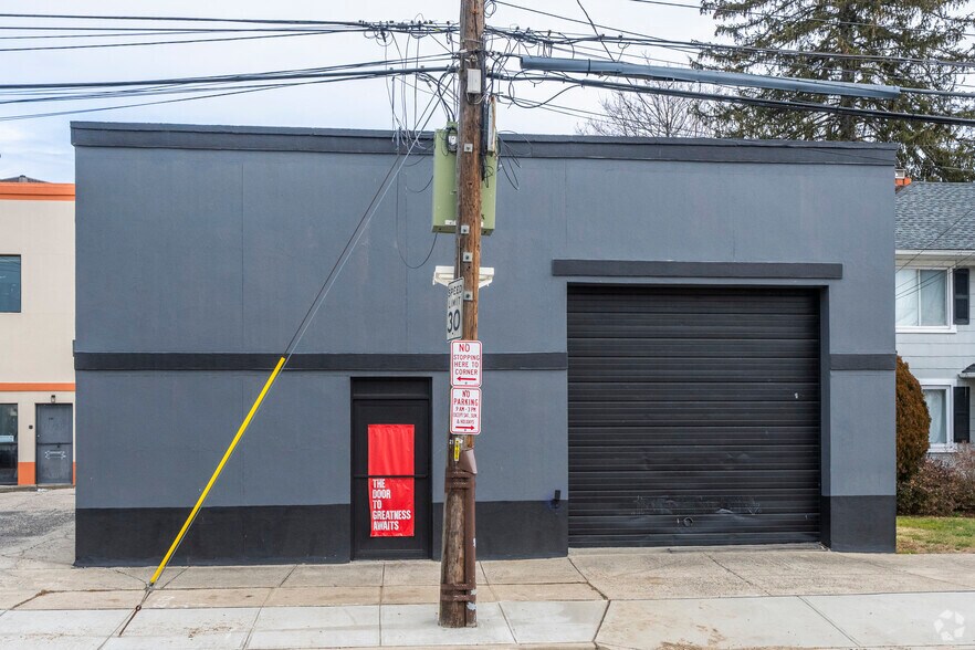 259-263 Jericho Tpke, Mineola, NY for sale - Building Photo - Image 3 of 4