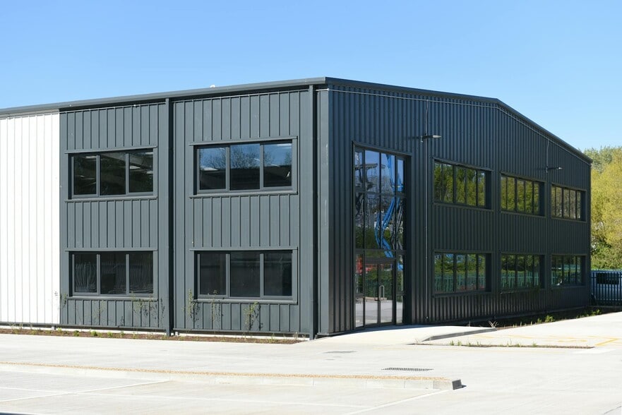 6 Garside Way, Aylesbury for lease - Building Photo - Image 3 of 4