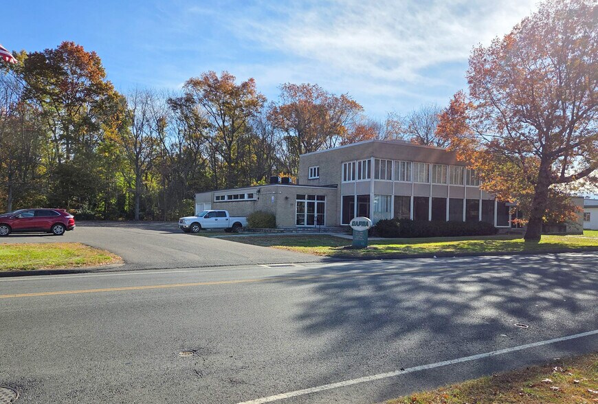 66 Granby St, Bloomfield, CT à louer - Photo du bâtiment - Image 3 de 15