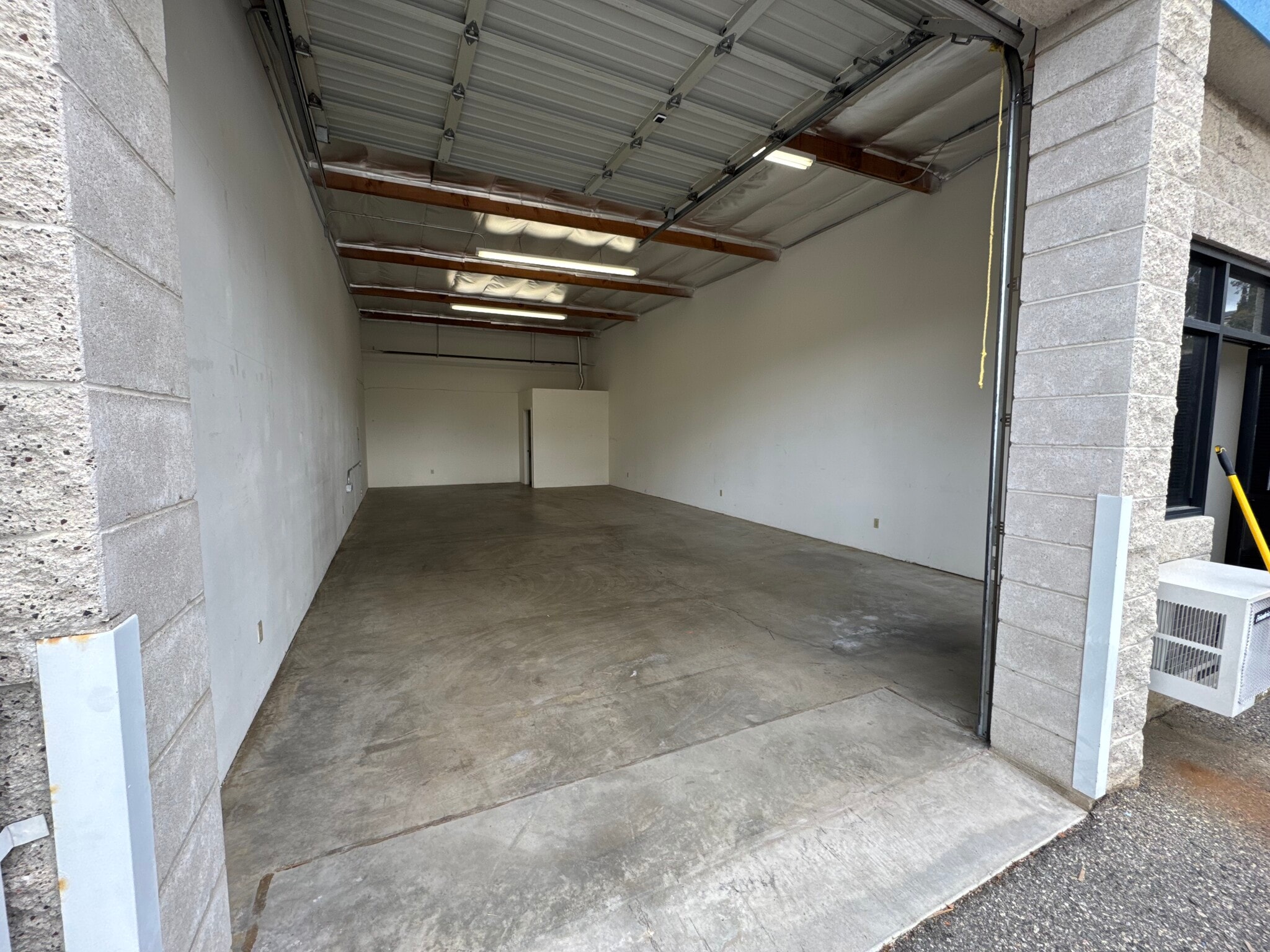 28355 Industry Dr, Valencia, CA for lease Interior Photo- Image 1 of 4