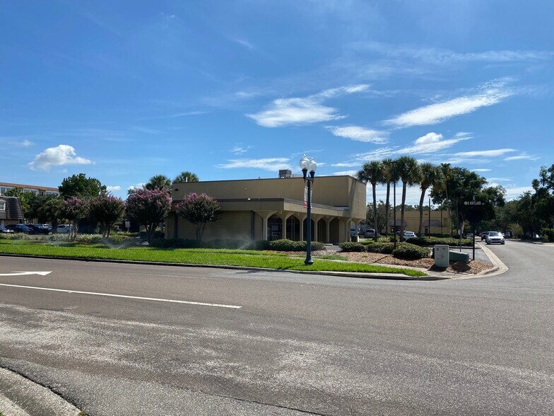 450 S Maitland Ave, Maitland, FL à vendre - Photo du bâtiment - Image 2 de 5