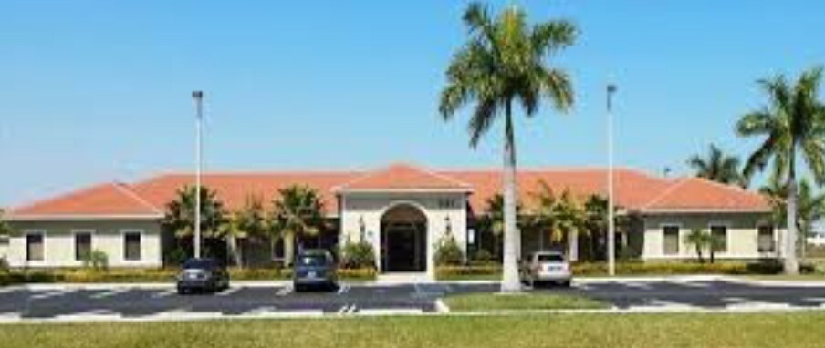 567 NW Lake Whitney Pl, Port Saint Lucie, FL à vendre - Photo du bâtiment - Image 2 de 15