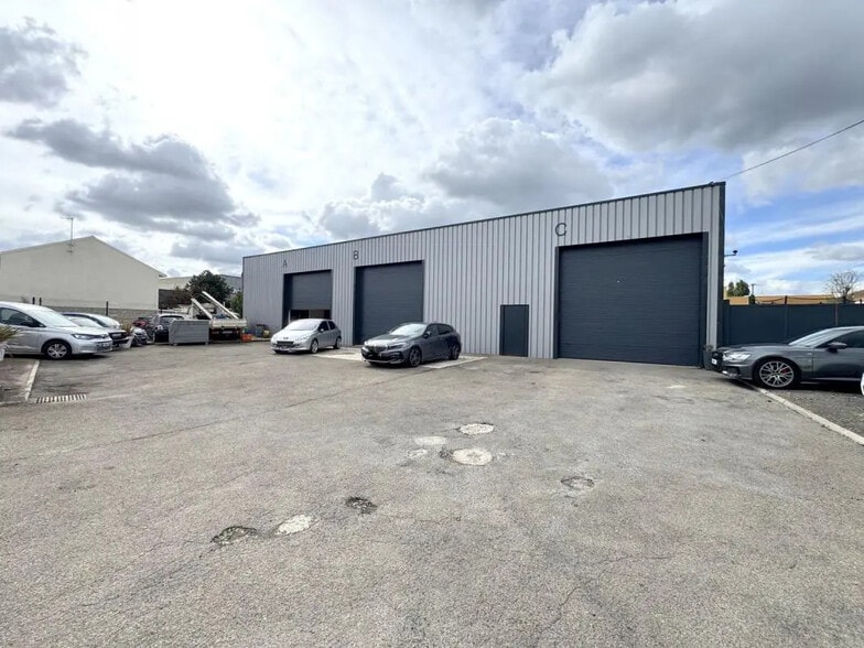 Flex in Conflans-Sainte-Honorine for lease - Building Photo - Image 1 of 13