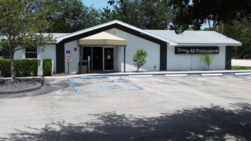 1399 SE Port St Lucie Blvd, Port Saint Lucie, FL à louer - Photo du bâtiment - Image 3 de 34