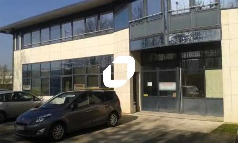 Flex in Trappes for lease - Building Photo - Image 3 of 4