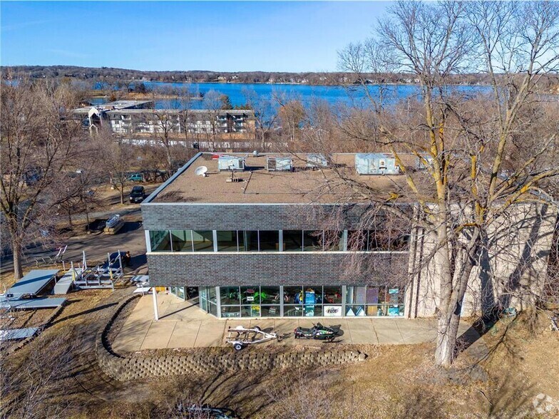4388 Shoreline Dr, Spring Park, MN à vendre - Photo du bâtiment - Image 2 de 94
