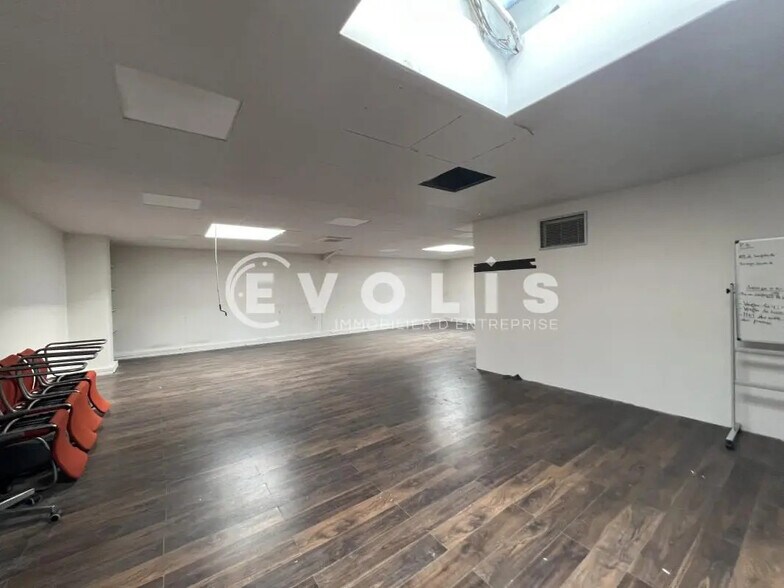 Office in Neuilly-sur-Marne for lease - Interior Photo - Image 2 of 13