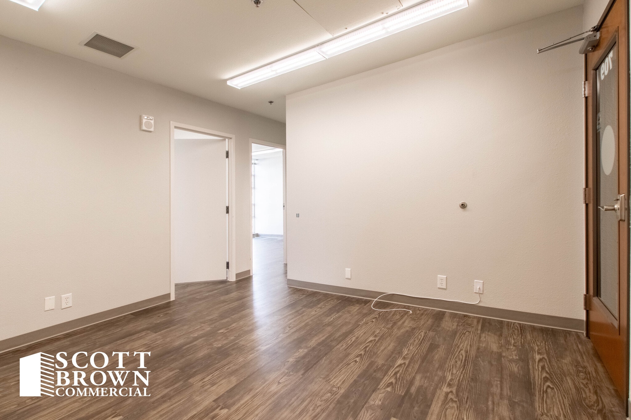 101 S Locust St, Denton, TX à louer Photo intérieure- Image 1 de 3