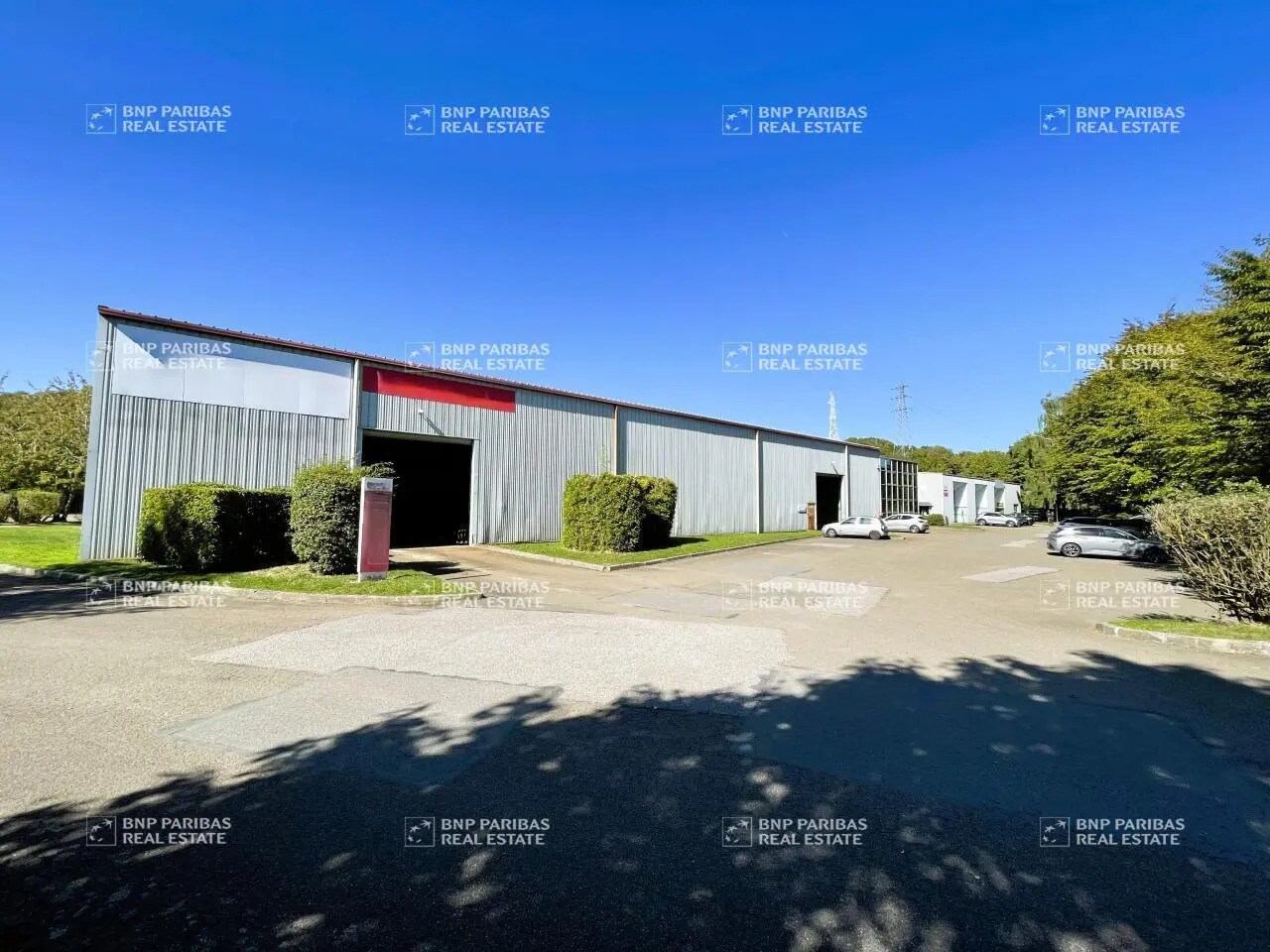 Office in Trappes for lease Primary Photo- Image 1 of 25