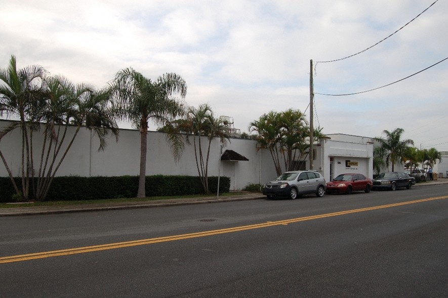 1304 Old Okeechobee Rd, West Palm Beach, FL for lease - Primary Photo - Image 1 of 5