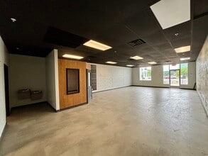 644 Migaldi Ln, Lansing, MI à louer Photo intérieure- Image 2 de 4