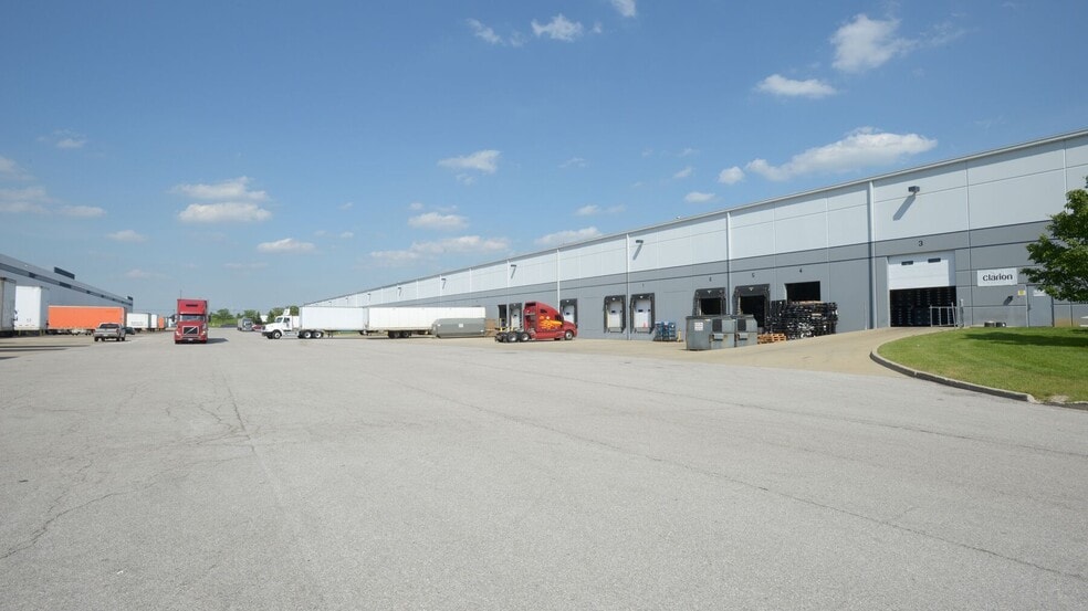 2050-2090 Global Way, Hebron, KY à louer - Photo du bâtiment - Image 2 de 10