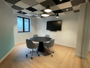 Office in Boulogne-Billancourt for lease Interior Photo- Image 2 of 2