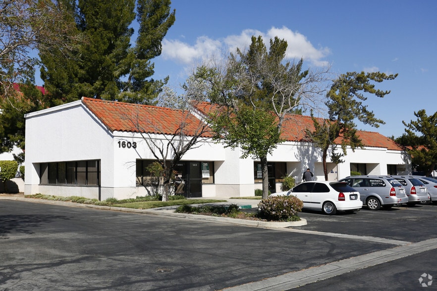 1603 E Palmdale Blvd, Palmdale, CA à vendre - Photo principale - Image 1 de 7