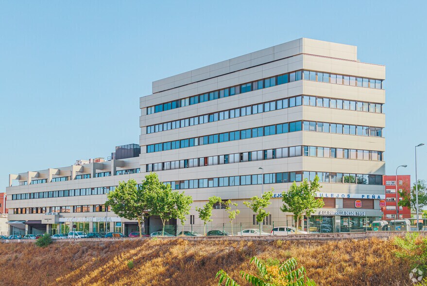 Avenida del Llano Castellano, 13, Madrid, Madrid à louer - Photo principale - Image 1 de 5