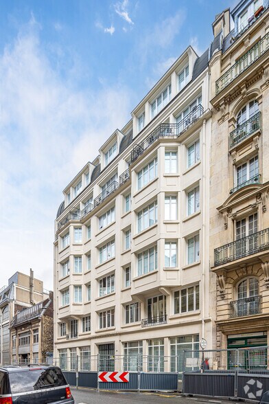 70 Rue De L'Aqueduc, Paris à louer - Photo du bâtiment - Image 2 de 2