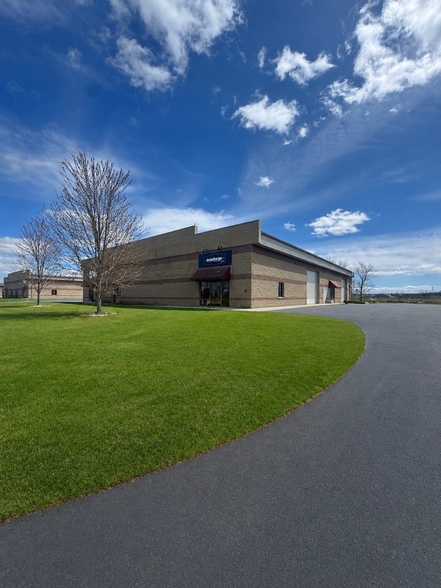 W5037 Amy Ave, Kaukauna, WI for lease - Building Photo - Image 2 of 6