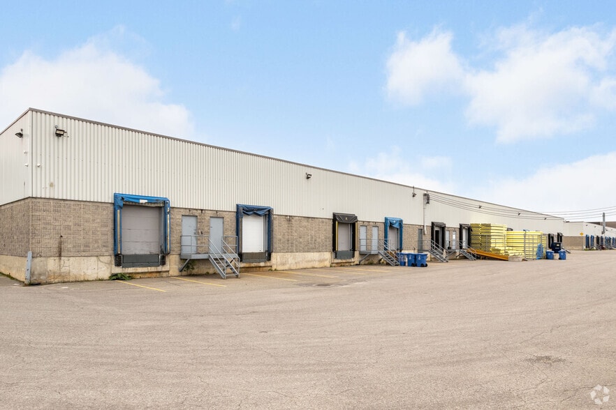121-135 Boul Brunswick, Pointe-claire, QC for lease - Building Photo - Image 3 of 10