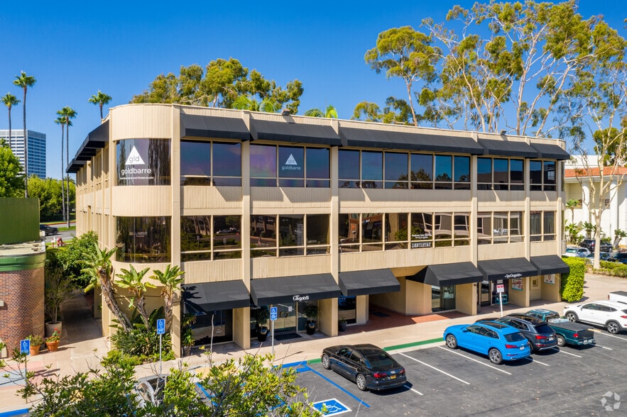 200 Newport Center Dr, Newport Beach, CA for lease - Building Photo - Image 1 of 11