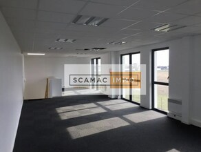 Flex in Lieusaint for lease Interior Photo- Image 2 of 3