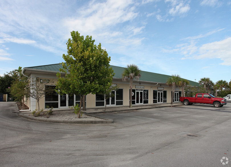 9055 Americana Rd, Vero Beach, FL for sale - Building Photo - Image 1 of 3