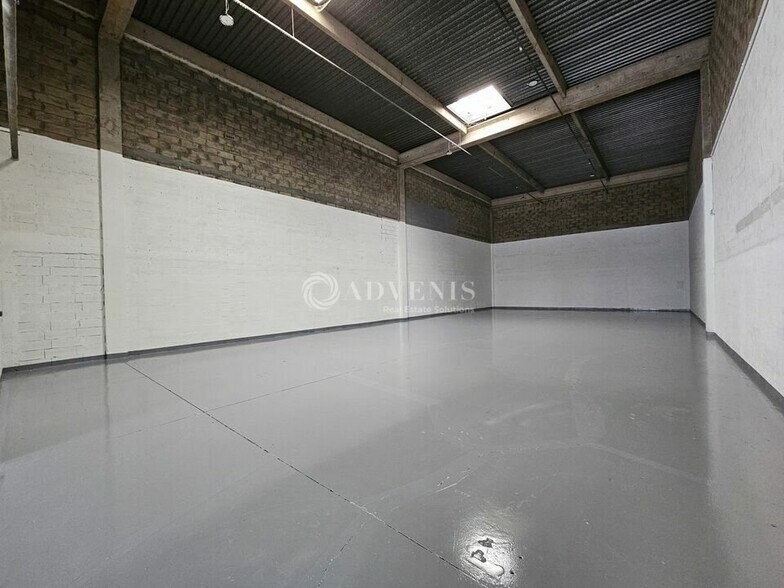Office in Gennevilliers for lease - Building Photo - Image 3 of 38