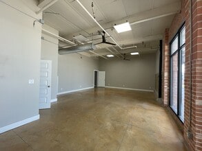 3363 E Commerce St, San Antonio, TX for lease Interior Photo- Image 2 of 29