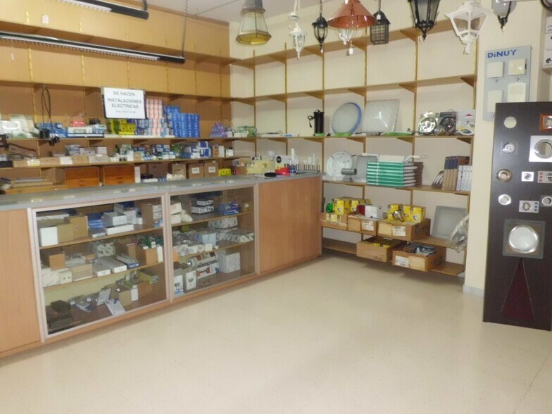 Commerce de détail dans El Ejido, Almería à louer - Photo du bâtiment - Image 2 de 9