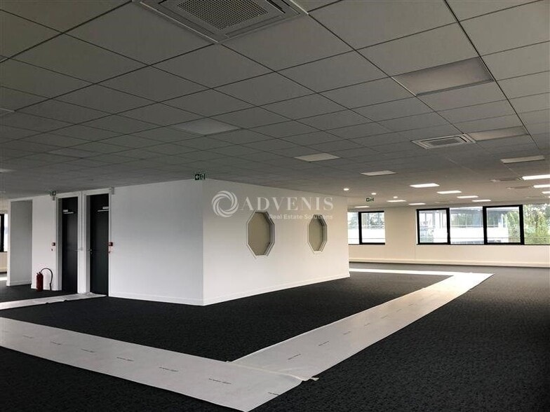 1 Route Nationale 10, Trappes for lease - Interior Photo - Image 3 of 6