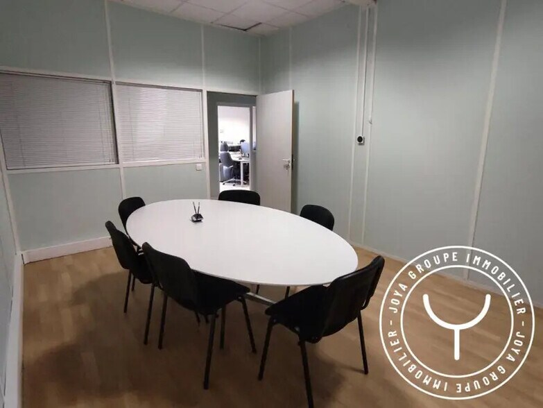 Office in Wissous for lease - Interior Photo - Image 2 of 7