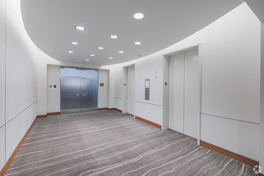 4000 Faber Place Dr, North Charleston, SC à louer - Photo du bâtiment - Image 3 de 20