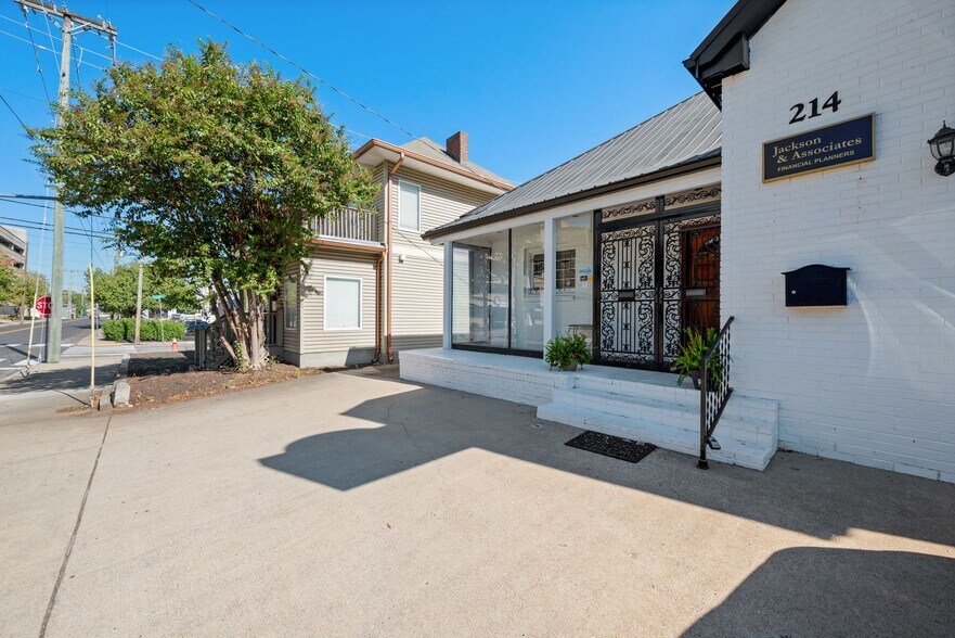 214 19th Ave, Nashville, TN à louer - Photo du bâtiment - Image 3 de 9