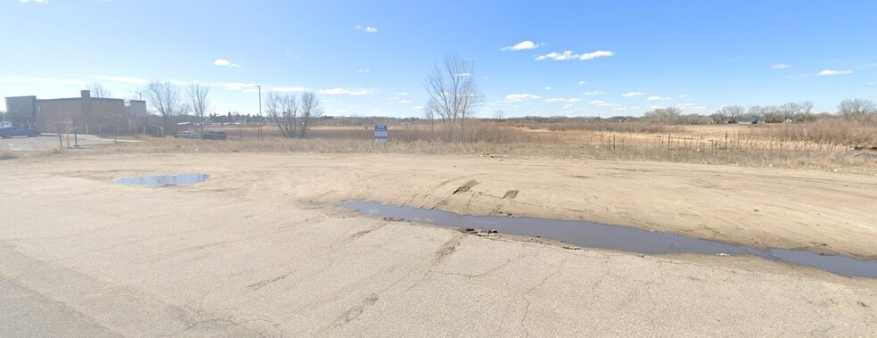 117XX Hanson Blvd, Coon Rapids, MN à vendre - Photo du bâtiment - Image 3 de 6