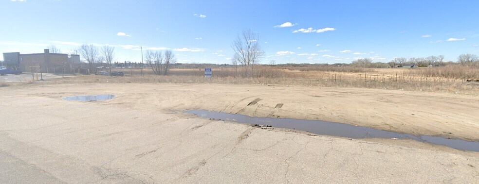 117XX Hanson Blvd, Coon Rapids, MN à vendre - Photo du bâtiment - Image 3 de 6