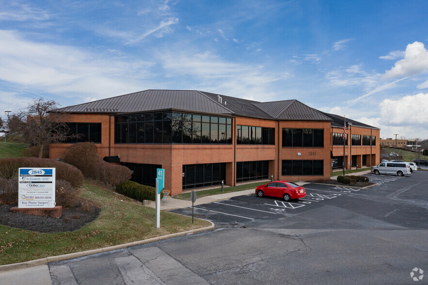 2845 Chancellor Dr, Crestview Hills, KY for lease - Building Photo - Image 2 of 6