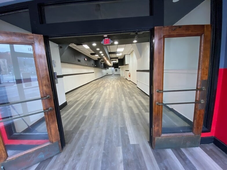 126 E Lincoln Hwy, Coatesville, PA for lease - Interior Photo - Image 2 of 9