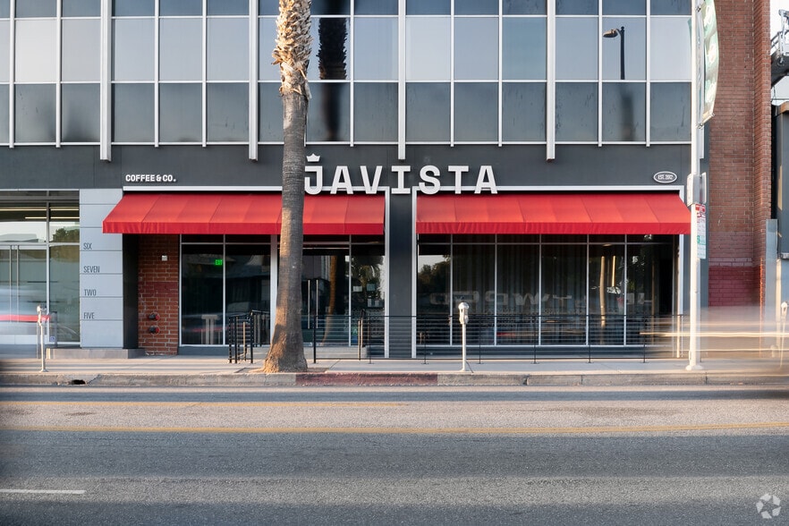 6725 W Sunset Blvd, Los Angeles, CA à louer - Photo du bâtiment - Image 3 de 28