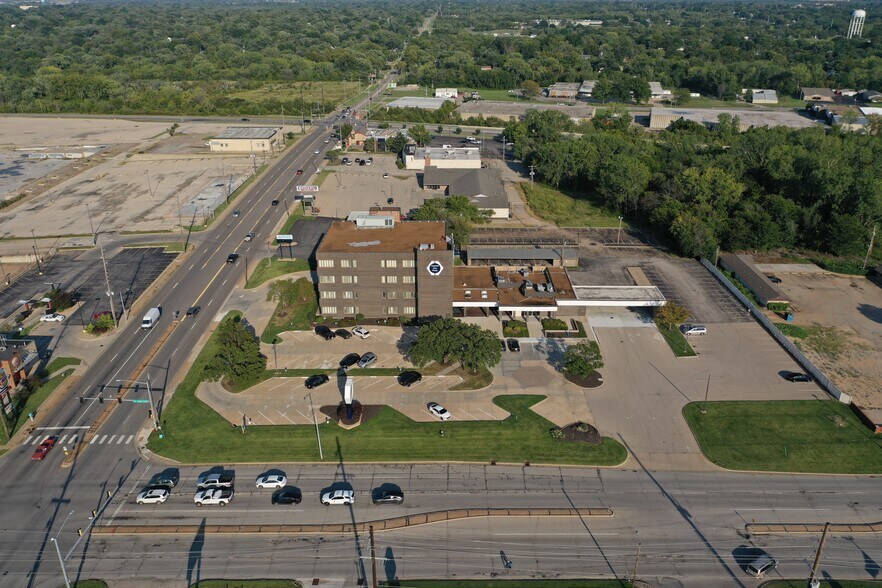 3706 SW Topeka Blvd, Topeka, KS for lease - Aerial - Image 3 of 22