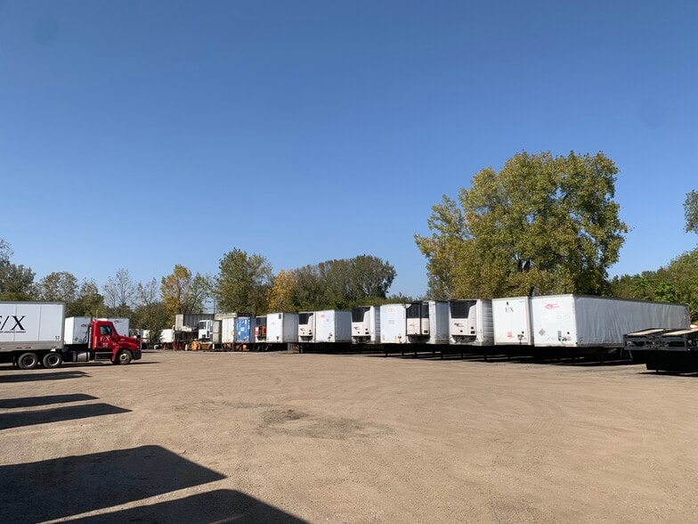 16350 Crawford Ave, Markham, IL for lease - Building Photo - Image 2 of 14