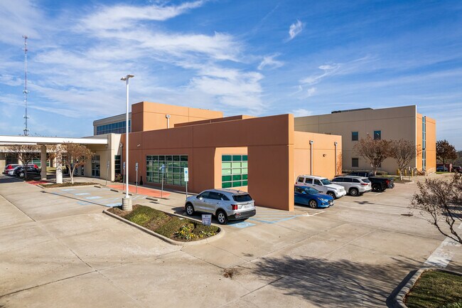 More details for 2809 Mayhill Rd, Denton, TX - Medical for Lease