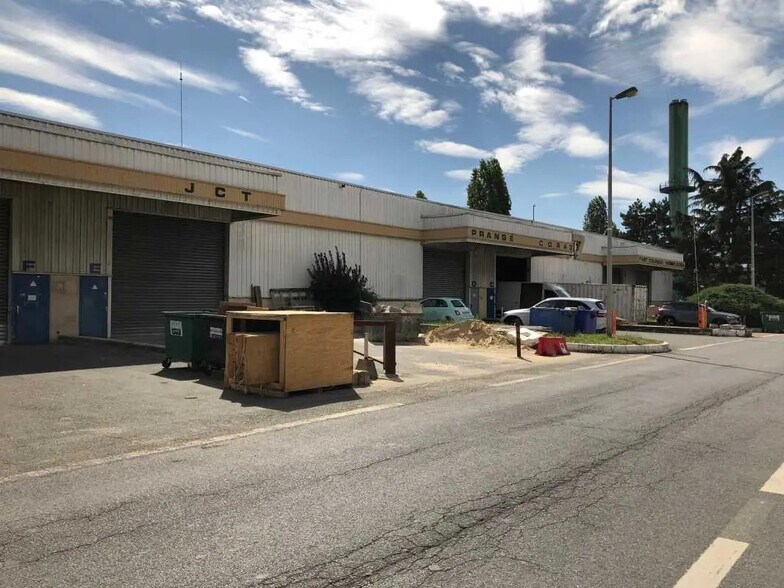 Office in Aulnay-sous-Bois for lease - Building Photo - Image 1 of 10