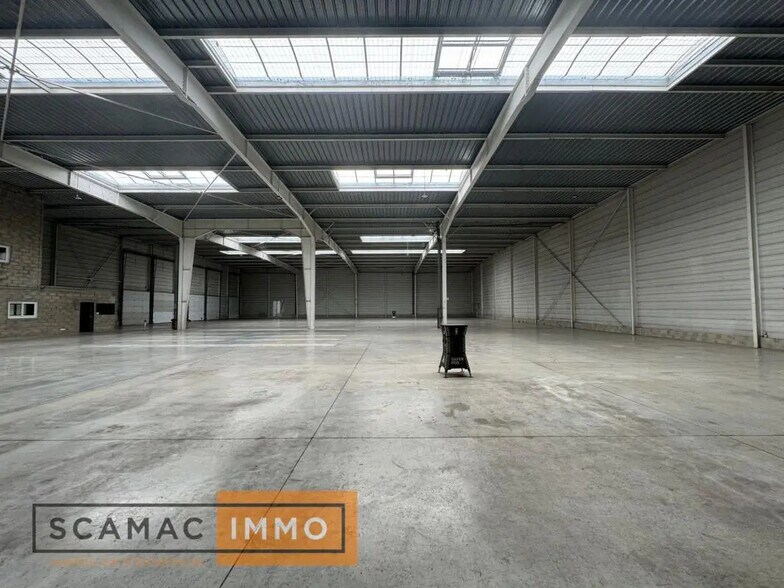 Industrial in Lisses for lease - Building Photo - Image 2 of 8