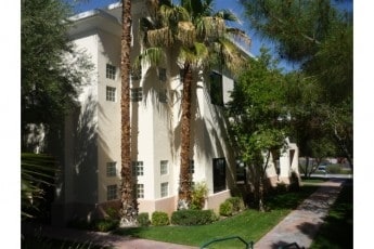 8683 W Sahara Ave, Las Vegas, NV à louer - Photo du bâtiment - Image 3 de 20